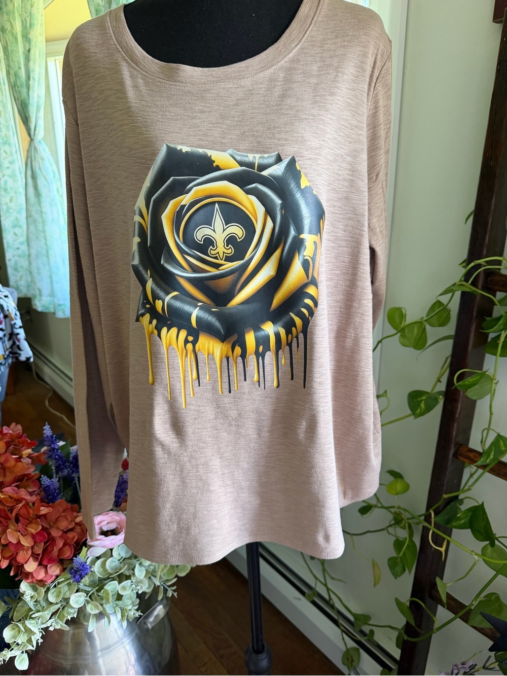 New Orleans Saints Long-Sleeve Top with Black & Yellow Rose Graphic